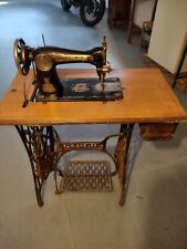 Macchina da cucire antica singer con base in ghisa del 1927