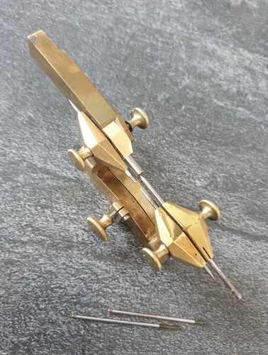 Vecchio attrezzo orologiaio - attrezzo,