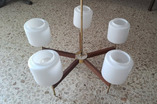 Lampadario Scandinavo in Teak, Ottone e Vetro Opalino  5 bracci vintage  Anni 50