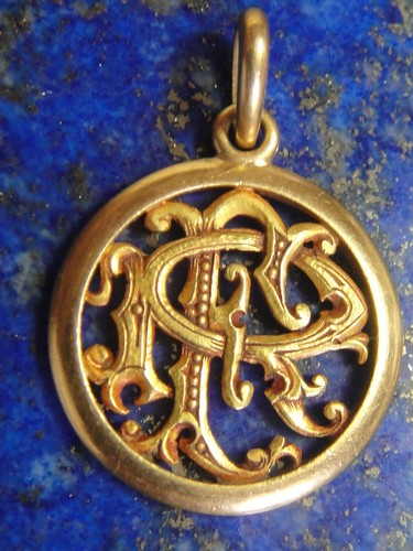 Pendentif médaille lettres - pendentif,