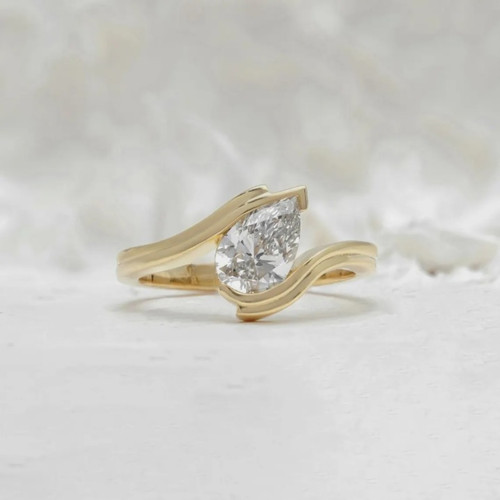 Anello solitario con diamanti