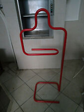 Indossatore servo muto appendi abiti  in metallo colorato