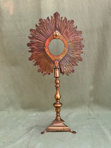 Ostensorio antiguo altar en - antiguo,