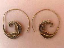 Orecchini a spirale tribali ed