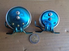 Deux moulinets de pêche