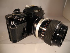 Fotocamera Canon EF con obiettivo auto tamron 1:2,5 105 mm