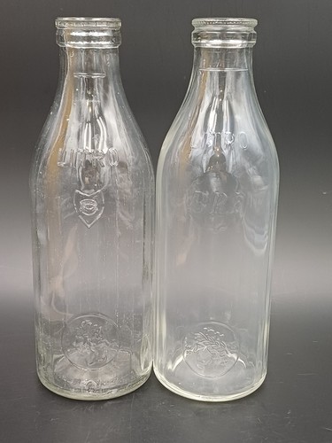 Bottiglie del latte - -, coppia