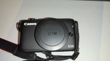 Canon EOS M10  18Mp APS-C Solo