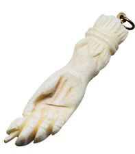 Ciondolo vintage a mano pugno