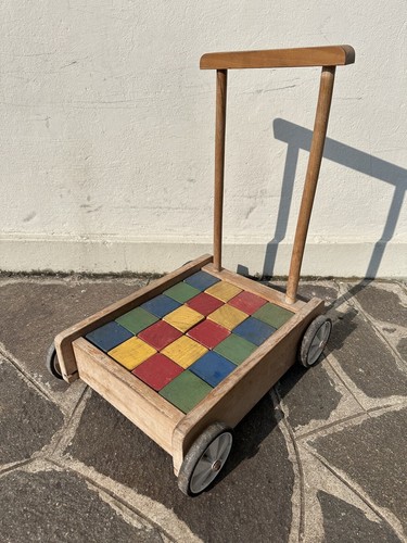 Vecchio giocattolo cubotti