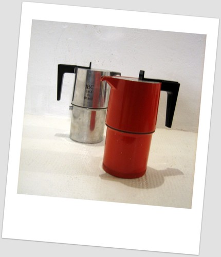 Due caffettiere modello - modello, prima