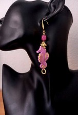 orecchini estivi cavallucci marini in ceramica,quadrotti in agata e perni in acc