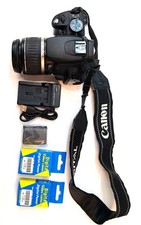 Canon EOS 350D con obiettivo