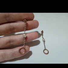 Orecchini pendenti colore rosé con perla e sfera in acciaio donna