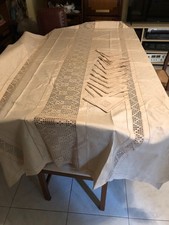 Tovaglia di lino  ricamata a mano rettangolare 12 posti compresi di tovaglioli .