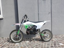 moto cross kl kawasaki  50 cc mono marcia colore bianco con grafiche rosse verdi