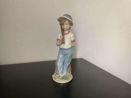 Lladro ragazzo con palla - lladro,