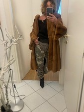 Visone Femmina Con Cappuccio 