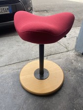 Sgabello Stokke Varier Triangolare