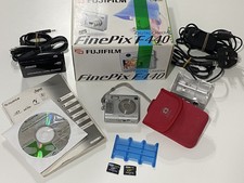 Fujifilm FinePix F440 4,1 megapixel fotocamera digitale argento. Caricabatteria, batteria, scatola, borsa