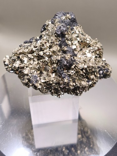Minerali pirite con - pirite,
