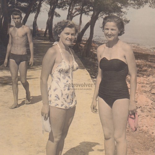 Donna posa mare mentre - mare,