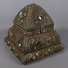 Antico Scrigno Tibetano in legno Metallo e Pietre Dure Lusso Etnico Reliquiario