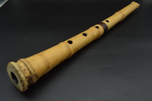 Antico strumento flauto - a,