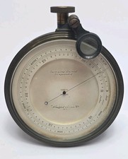 Antico barometro aneroide da