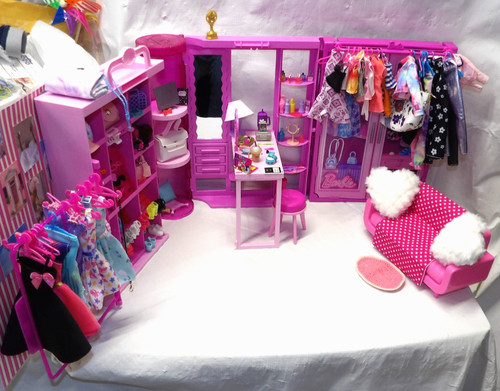 Barbie caricata armadio da - barbie, caricata!!