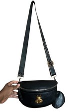 Borsa a tracolla nera in vita con accento coniglietto oro + portamonete