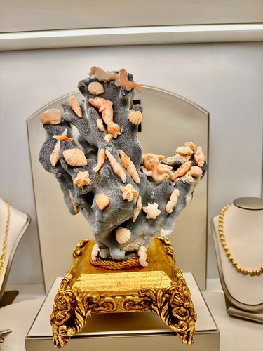 Madrepora con sculture - con,