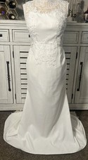 Abito da sposa Evelyn bianco scintillante perline pizzo tubino senza maniche treno