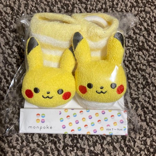 Monpoke pokemon pikachu pile - pikachu,