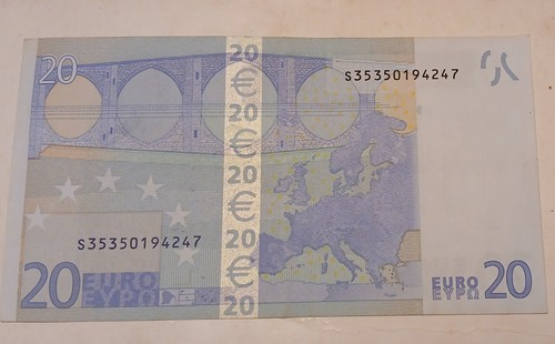 Una banconota euro 2002 - una,