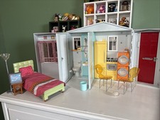 Barbie - Casa delle Bambole 2005 Totalmente Reale - Funzionante! Con alcuni mobili e accessori