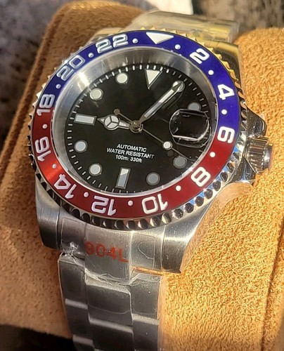 Orologio subacqueo nuovo con