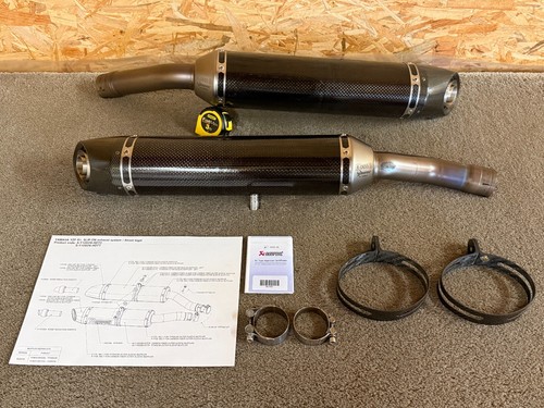 Akrapovic scarico carbonio