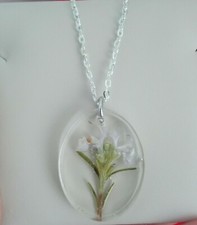Collana Con Ciondolo In Resina 'Natura' - ROSMARINO IN FIORE