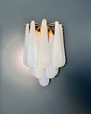 Coppia di applique da parete vintage in vetro opalino con petali a goccia