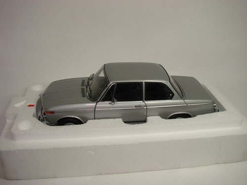 Bmw 2002tii kyosho - 1:18,