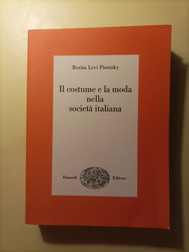 Costume moda nella - e, la