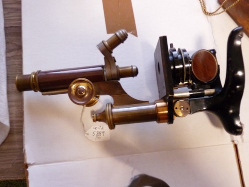 Microscopio leitz con custodia - leitz,