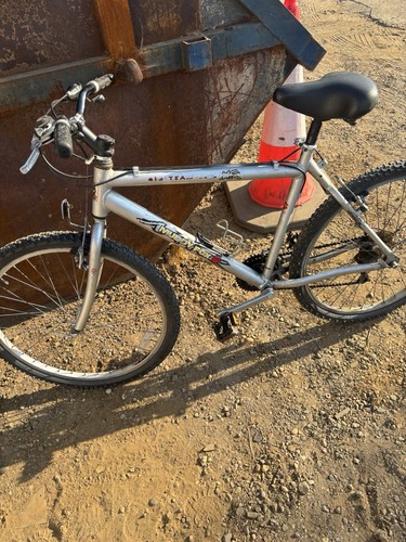 Retro muddy fox mountain - muddy, bike