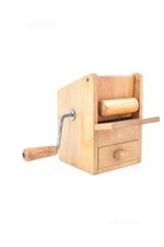 Grattugia Vintage A Manovella In Legno Lariana 25x17x23 Cm