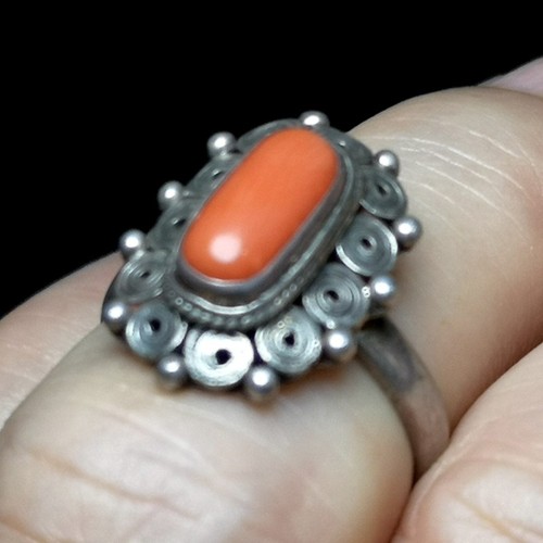 Anello corallo intarsiato