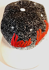CAPPELLINO NEW YORK-REGOLABILE-NERO E BIANCO CON SCRITTA ROSSA RILIEVO-MAI USATO