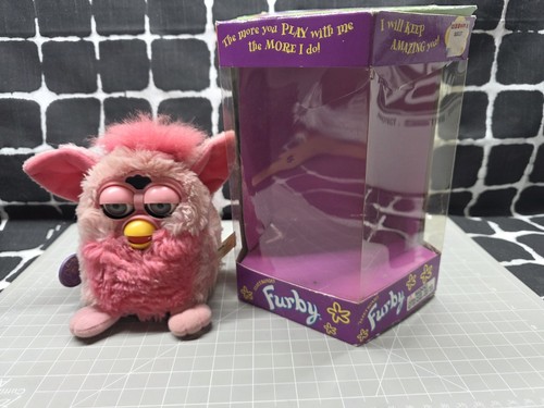 Tiger electronics furby pink - furby,