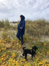 Poncho in lana con cappuccio