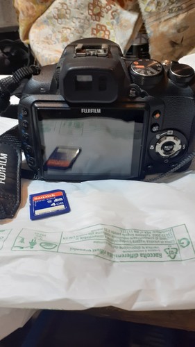 Fujifilm finepix hs10 - finepix,